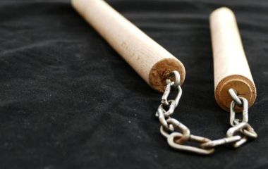 Какие нунчаки лучше: деревянные, металлические или тренировочные